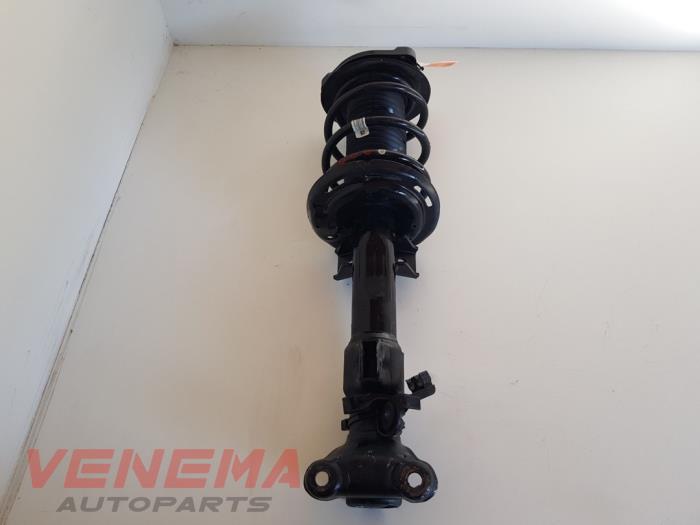 Front shock absorber, right from a Mercedes-Benz C Estate (S204) 2.2 C-200 CDI 16V BlueEFFICIENCY 2014