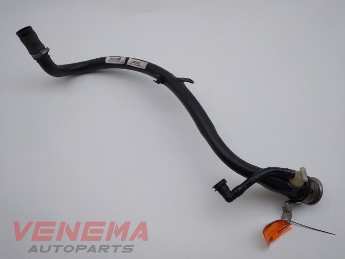 Tuyau de remplissage de réservoir de carburant