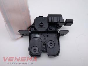 Used Tailgate lock mechanism Renault Clio IV (5R) 0.9 Energy TCE 90 12V Price € 19,99 Margin scheme offered by Venema Autoparts