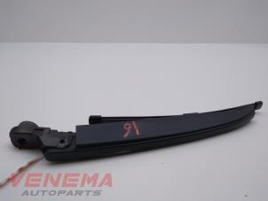 Used Rear wiper arm Renault Clio IV (5R) 0.9 Energy TCE 90 12V Price € 19,99 Margin scheme offered by Venema Autoparts