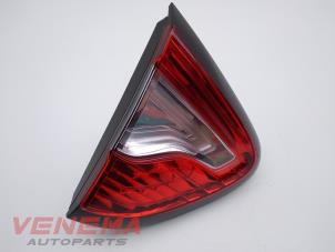 Used Tailgate reflector, left Renault Captur (2R) 0.9 Energy TCE 12V Price € 24,99 Margin scheme offered by Venema Autoparts