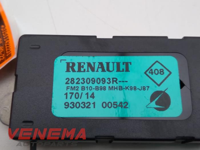 Antenna Amplifier from a Renault Captur (2R) 0.9 Energy TCE 12V 2014