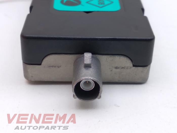 Antenna Amplifier from a Renault Captur (2R) 0.9 Energy TCE 12V 2014