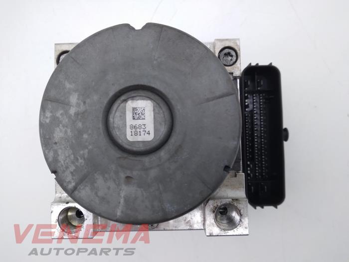 Usagé Bloc ABS Volkswagen Touran (5T1) 2.0 TDI 110 Prix € 149,99 Règlement à la marge proposé par Venema Autoparts