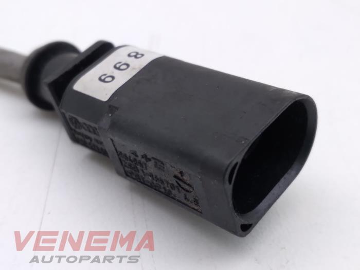 Auspuff Temperatursensor van een Volkswagen Touran (5T1) 2.0 TDI 110 2018