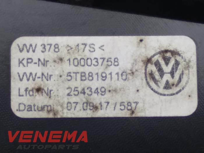 Kratka wentylacyjna deski rozdzielczej z Volkswagen Touran (5T1) 2.0 TDI 110 2018