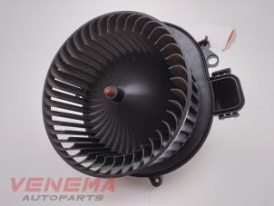 Usados Motor de ventilador de calefactor BMW 1 serie (F20) 120d TwinPower Turbo 2.0 16V Precio € 38,99 Norma de margen ofrecido por Venema Autoparts