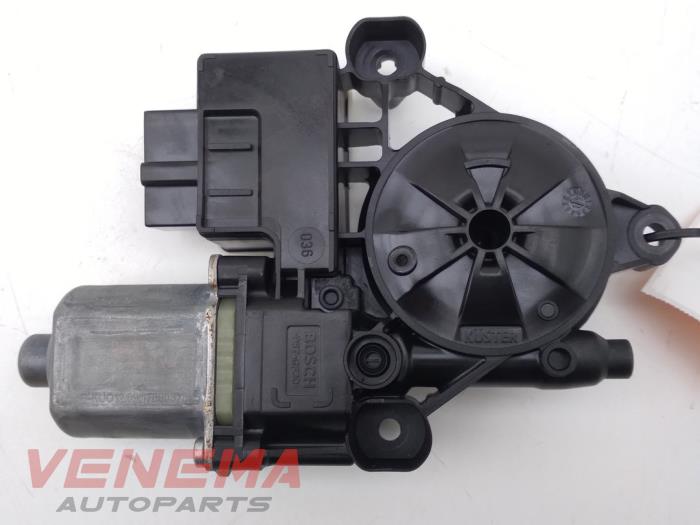 Usados Motor de ventanilla de puerta Volkswagen Touran (5T1) 2.0 TDI 110 Precio € 9,99 Norma de margen ofrecido por Venema Autoparts