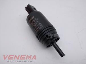 Used Rear screen washer pump BMW 1 serie (F20) 120d TwinPower Turbo 2.0 16V Price € 9,99 Margin scheme offered by Venema Autoparts