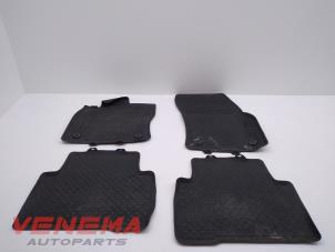 Used Set of mats Volkswagen Touran (5T1) 2.0 TDI 110 Price € 39,99 Margin scheme offered by Venema Autoparts