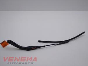 Used Front wiper arm BMW 1 serie (F20) 120d TwinPower Turbo 2.0 16V Price € 19,99 Margin scheme offered by Venema Autoparts