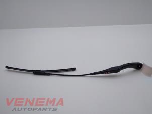 Used Front wiper arm BMW 1 serie (F20) 120d TwinPower Turbo 2.0 16V Price € 19,99 Margin scheme offered by Venema Autoparts