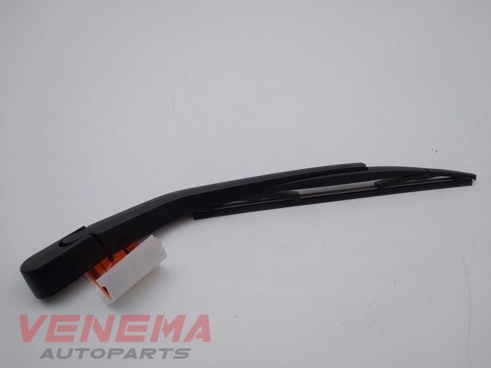 Rear wiper arm from a BMW 1 serie (F20) 120d TwinPower Turbo 2.0 16V 2017