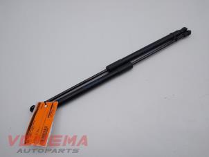 Used Set of tailgate gas struts BMW 1 serie (F20) 120d TwinPower Turbo 2.0 16V Price € 19,99 Margin scheme offered by Venema Autoparts