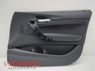 Używane Tapicerka drzwi prawych przednich wersja 4-drzwiowa BMW 1 serie (F20) 120d TwinPower Turbo 2.0 16V Cena € 49,99 Procedura marży oferowane przez Venema Autoparts