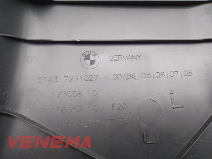 Revêtement montant centre gauche d'un BMW 1 serie (F20) 120d TwinPower Turbo 2.0 16V 2017