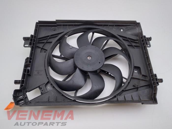 Cooling fans from a Renault Clio IV (5R) 1.5 Energy dCi 90 FAP 2014