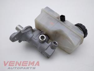 Used Master cylinder Renault Clio IV (5R) 1.5 Energy dCi 90 FAP Price € 49,99 Margin scheme offered by Venema Autoparts