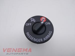 Used Airbag switch Renault Clio IV (5R) 1.5 Energy dCi 90 FAP Price € 9,99 Margin scheme offered by Venema Autoparts