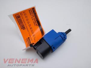Used Clutch switch Renault Clio IV (5R) 1.5 Energy dCi 90 FAP Price € 9,99 Margin scheme offered by Venema Autoparts