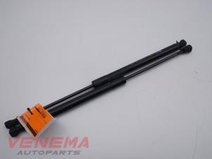 Used Set of tailgate gas struts Renault Clio IV (5R) 1.5 Energy dCi 90 FAP Price € 14,99 Margin scheme offered by Venema Autoparts