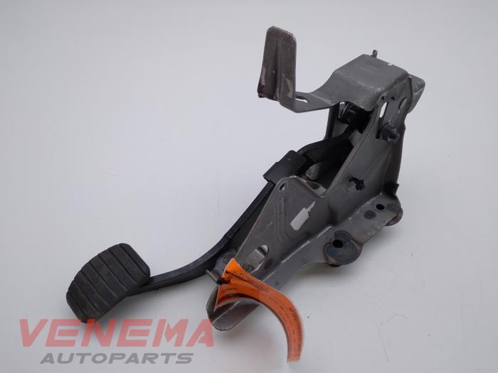 Używane Pedal hamulca Renault Clio IV (5R) 1.5 Energy dCi 90 FAP Cena € 39,99 Procedura marży oferowane przez Venema Autoparts