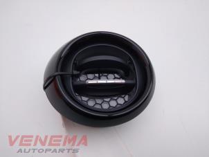 Used Dashboard vent Renault Clio IV (5R) 1.5 Energy dCi 90 FAP Price € 14,99 Margin scheme offered by Venema Autoparts