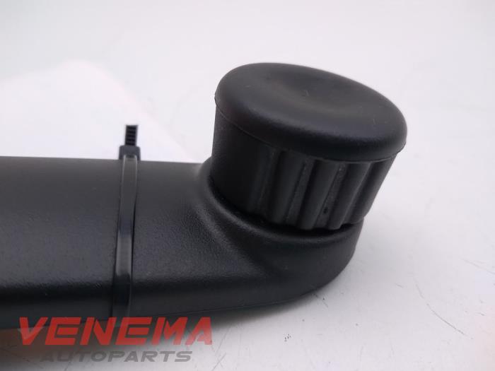 Window winder from a Renault Clio IV (5R) 1.5 Energy dCi 90 FAP 2014