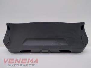 Used Tailgate trim Renault Clio IV (5R) 1.5 Energy dCi 90 FAP Price € 14,99 Margin scheme offered by Venema Autoparts