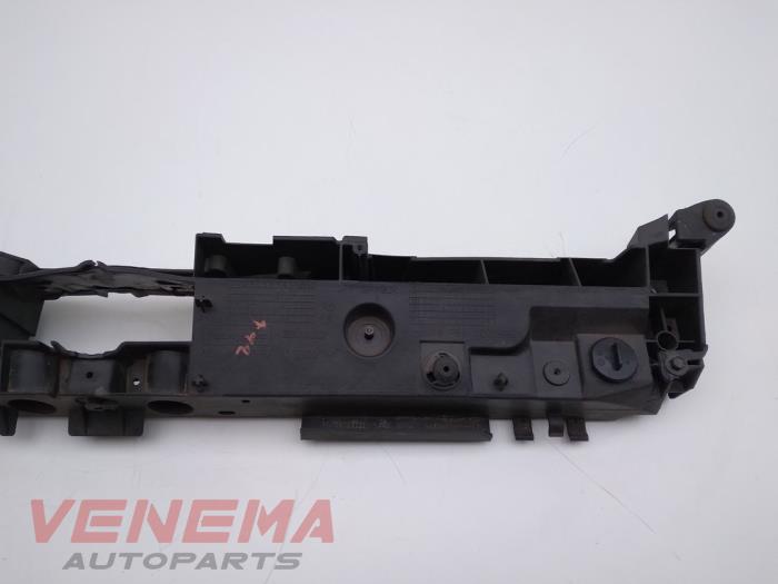 Lock plate from a Renault Clio IV (5R) 1.5 Energy dCi 90 FAP 2014