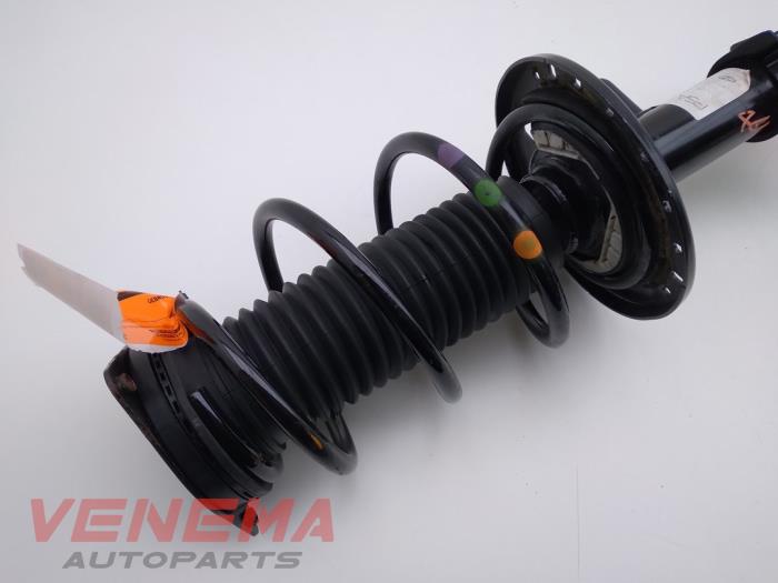 Front shock absorber rod, right from a Opel Corsa F (UB/UH/UP) 1.2 12V 100 2021