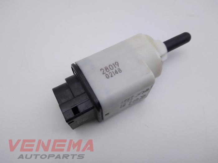 Brake light switch from a Opel Corsa F (UB/UH/UP) 1.2 12V 100 2021