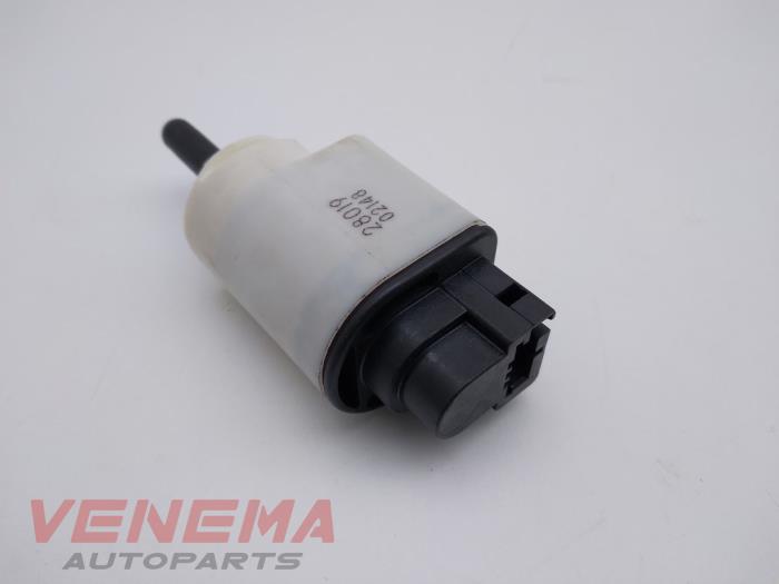 Brake light switch from a Opel Corsa F (UB/UH/UP) 1.2 12V 100 2021