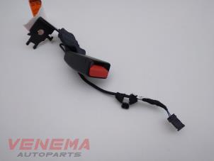 Used Rear seatbelt buckle, left Opel Corsa F (UB/UH/UP) 1.2 12V 100 Price € 19,99 Margin scheme offered by Venema Autoparts