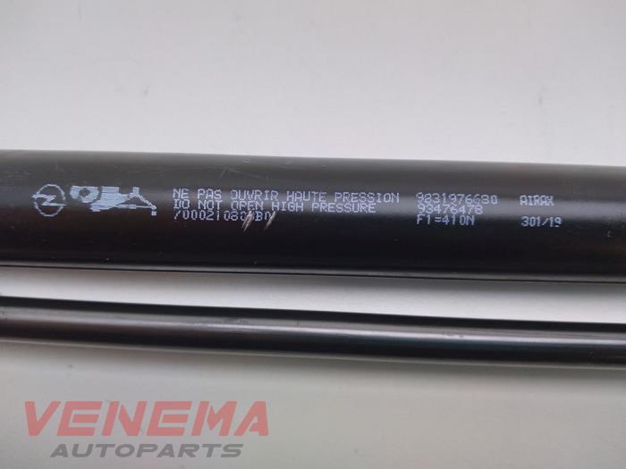 Kit amortisseur gaz hayon d'un Opel Corsa F (UB/UH/UP) 1.2 12V 100 2021