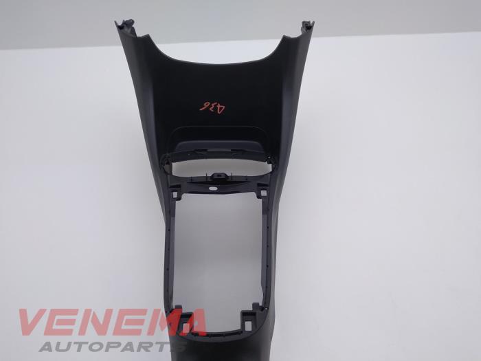 Middle console from a Peugeot 108 1.2 VTi 12V 2017