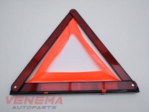 Used Warning triangle BMW 1 serie (F21) 120i 2.0 16V Price € 9,99 Margin scheme offered by Venema Autoparts