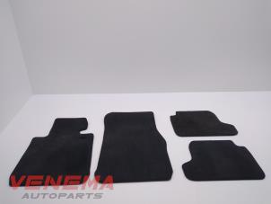 Usagé Kit tapis BMW 1 serie (F21) 120i 2.0 16V Prix € 49,99 Règlement à la marge proposé par Venema Autoparts