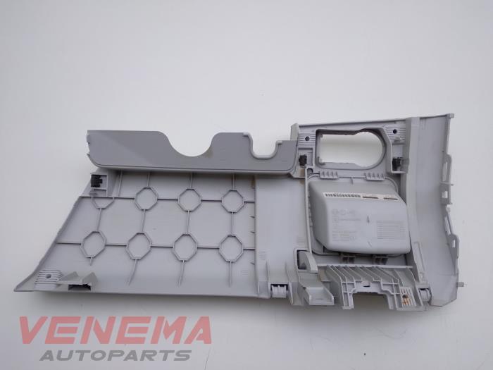 Element deski rozdzielczej z Opel Adam 1.2 16V 2015
