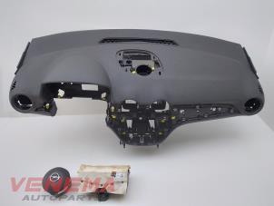 Usagé Airbag set + dashboard Opel Adam 1.2 16V Prix € 599,99 Règlement à la marge proposé par Venema Autoparts
