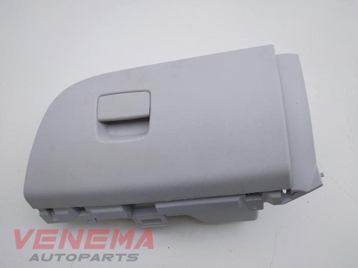 Begagnade Handskfack Opel Adam 1.2 16V Pris € 69,99 Marginaltabell erbjuds av Venema Autoparts