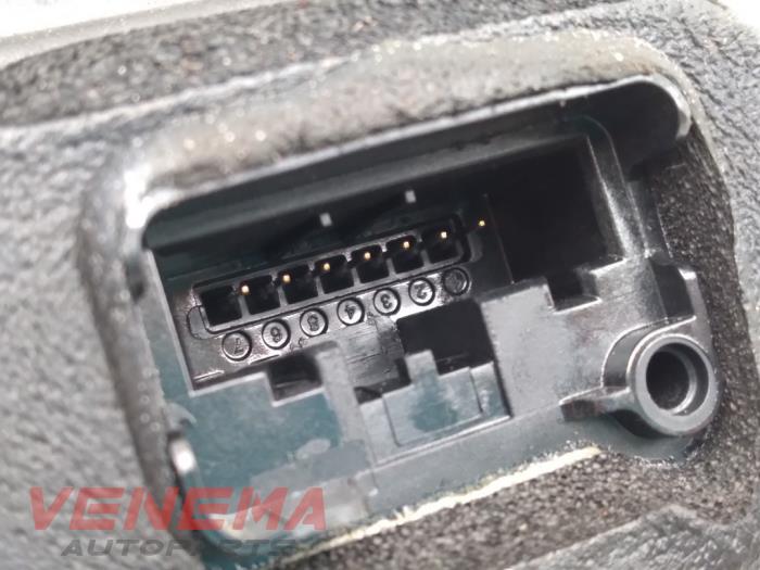 Door lock mechanism 4-door, front left from a Volkswagen Golf Sportsvan (AUVS) 1.2 TSI 16V BlueMOTION 2014