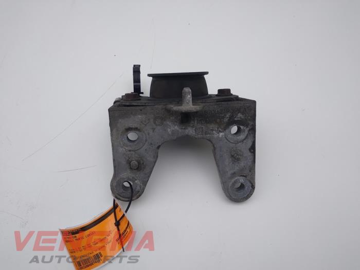 Used Engine mount Renault Trafic New (FL) 2.0 dCi 16V 90 Price € 14,99 Margin scheme offered by Venema Autoparts