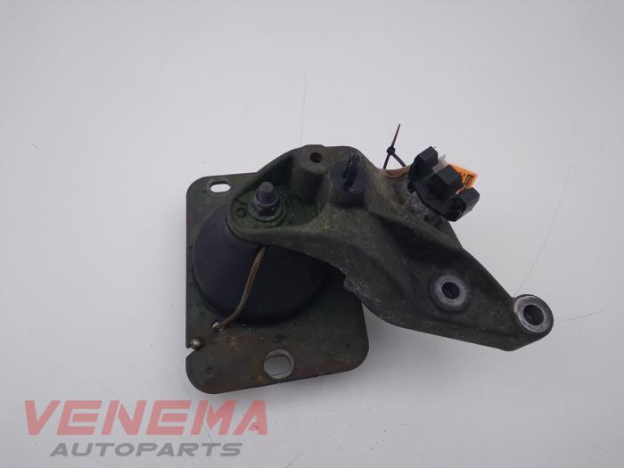 Used Engine mount Renault Trafic New (FL) 2.0 dCi 16V 90 Price € 38,00 Margin scheme offered by Venema Autoparts