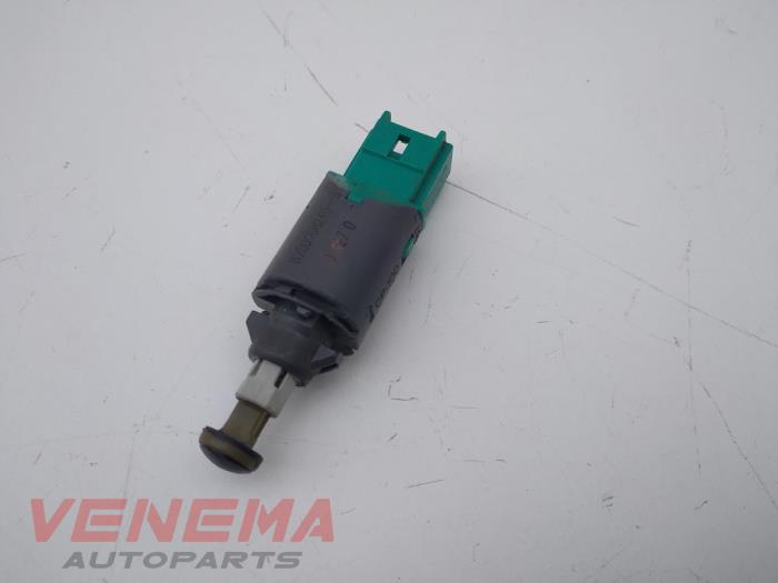 Clutch switch from a Renault Trafic New (FL) 2.0 dCi 16V 90 2012