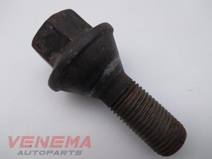 Set of wheel bolts from a Renault Trafic New (FL) 2.0 dCi 16V 90 2012