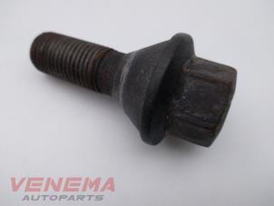 Used Set of wheel bolts Renault Trafic New (FL) 2.0 dCi 16V 90 Price € 14,99 Margin scheme offered by Venema Autoparts