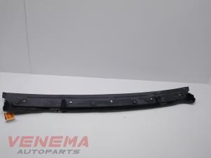 Used Cowl top grille Renault Trafic New (FL) 2.0 dCi 16V 90 Price € 19,99 Margin scheme offered by Venema Autoparts