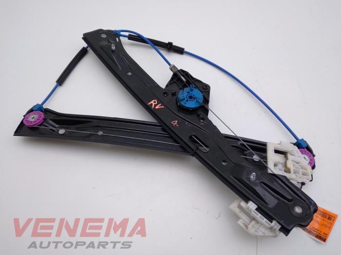 Window mechanism 4-door, front right from a BMW 3 serie (F30) 320d xDrive 2.0 16V 2017