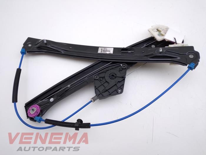 Window mechanism 4-door, front right from a BMW 3 serie (F30) 320d xDrive 2.0 16V 2017
